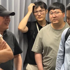 Accompanying Professor Yue Zhu in Hosting Visitors